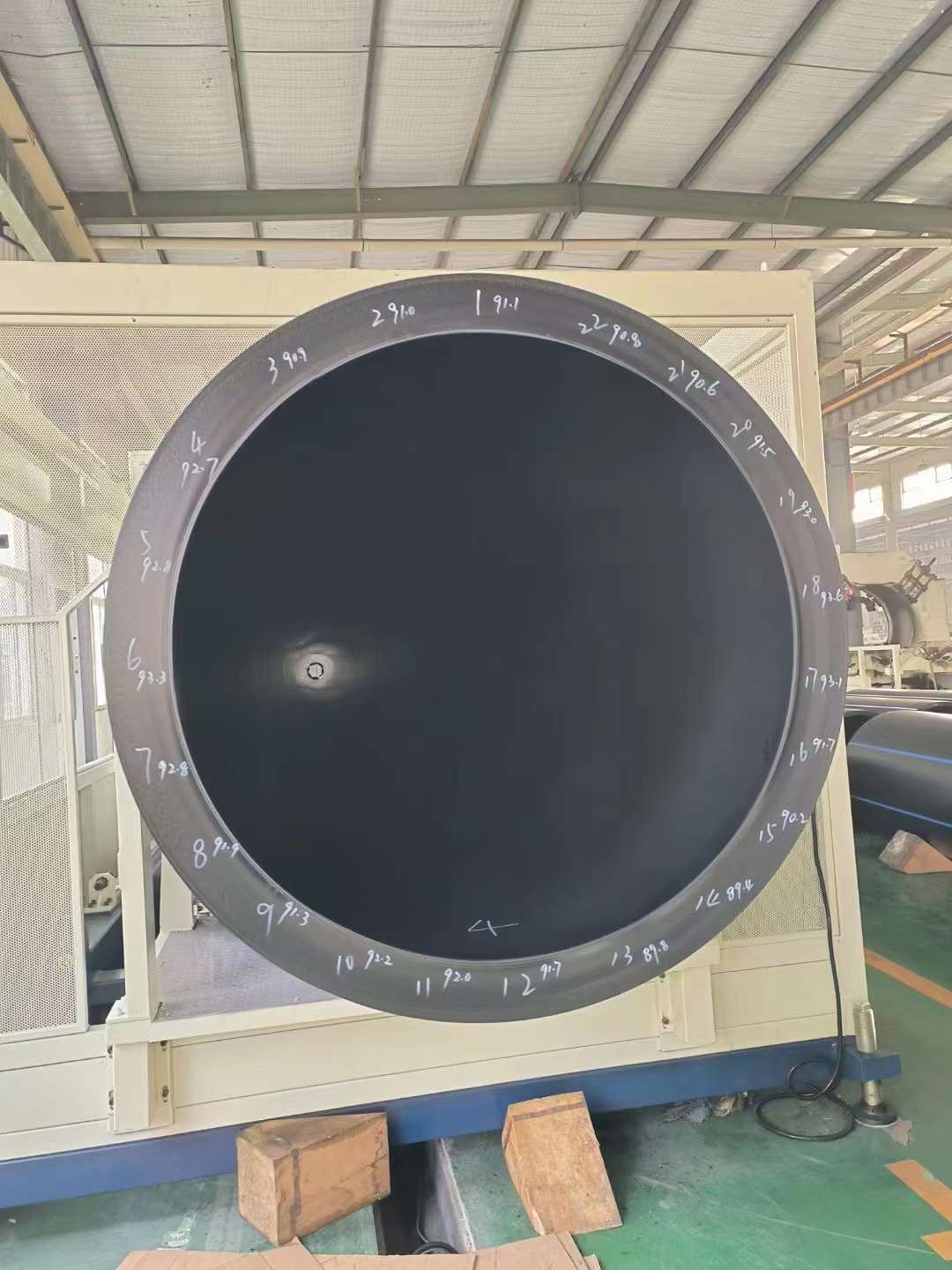 Pipa dengan ketebalan tinggi dan berdiameter besar: cara menghindari kendur pada ekstrusi pipa